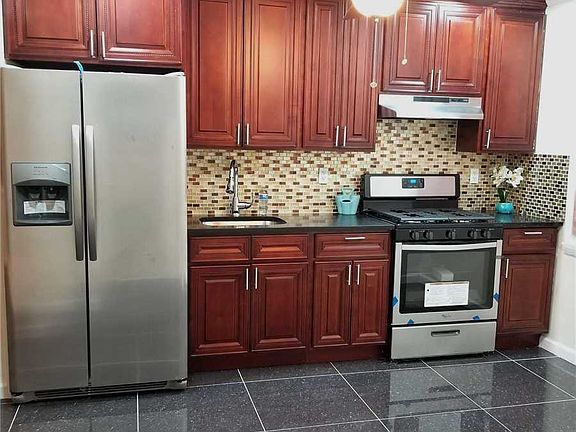 3rd image of 223 Westbury Blvd