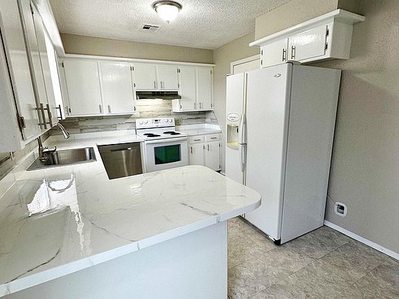5th image of 5009 SE Avalon Ave
