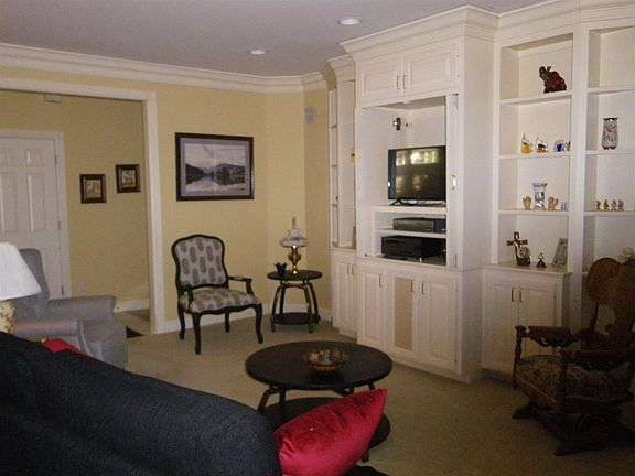 4th image of 571 Forest Park Dr