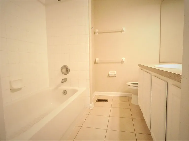 935 Vineland Pl — Photo 6