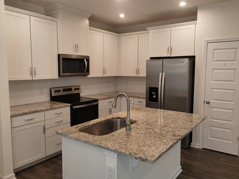 112 Brighton Ln W — Photo 7