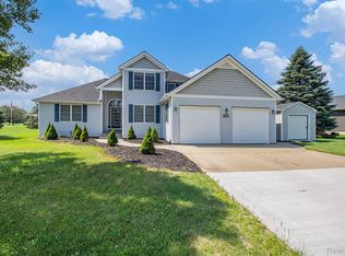 2173 Fawn Glen Cir, Lapeer, MI