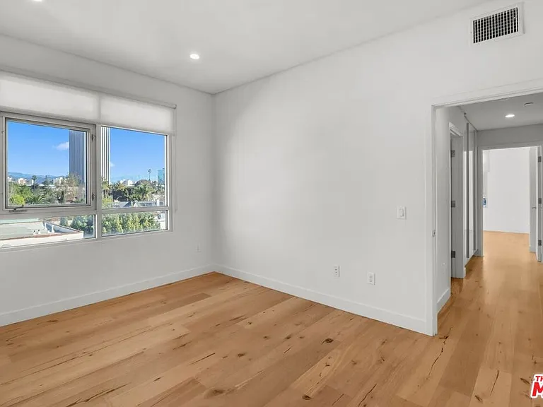 938 S Orange Grove Ave #302 — Photo 17