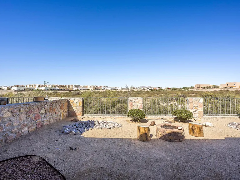 4405 Levante Dr — Photo 30