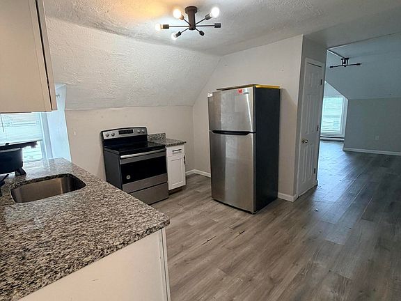 4th image of 478 N Pennsylvania Ave APT 3