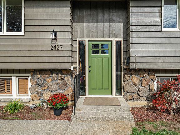 3rd image of 2427 E 40th Ave