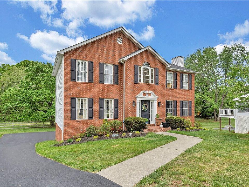 1st image of 735 Ridgecrest Ln
