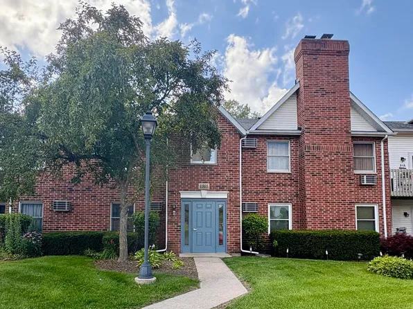 1305 Cunat Ct APT 2B, Lake In The Hills, IL 60156