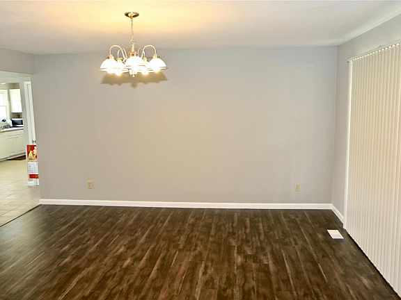 3rd image of 11345 Amboy Ln