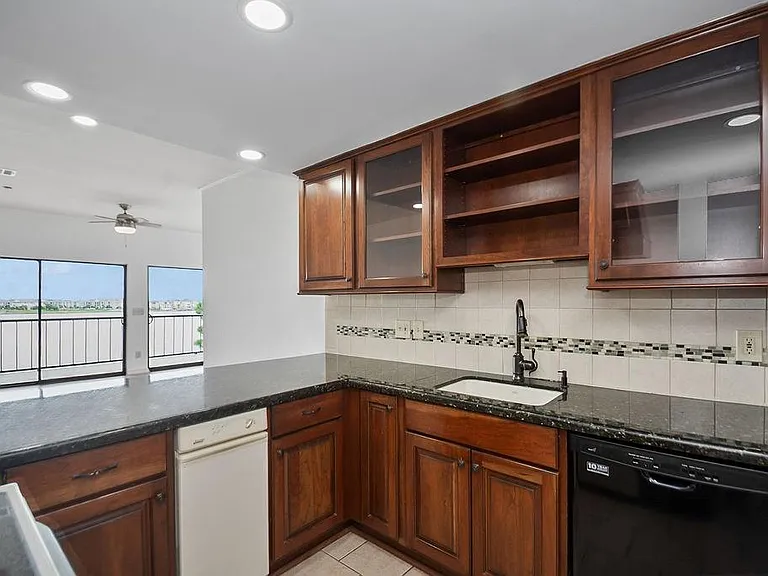 401 Lakeside Ln #311 — Photo 1