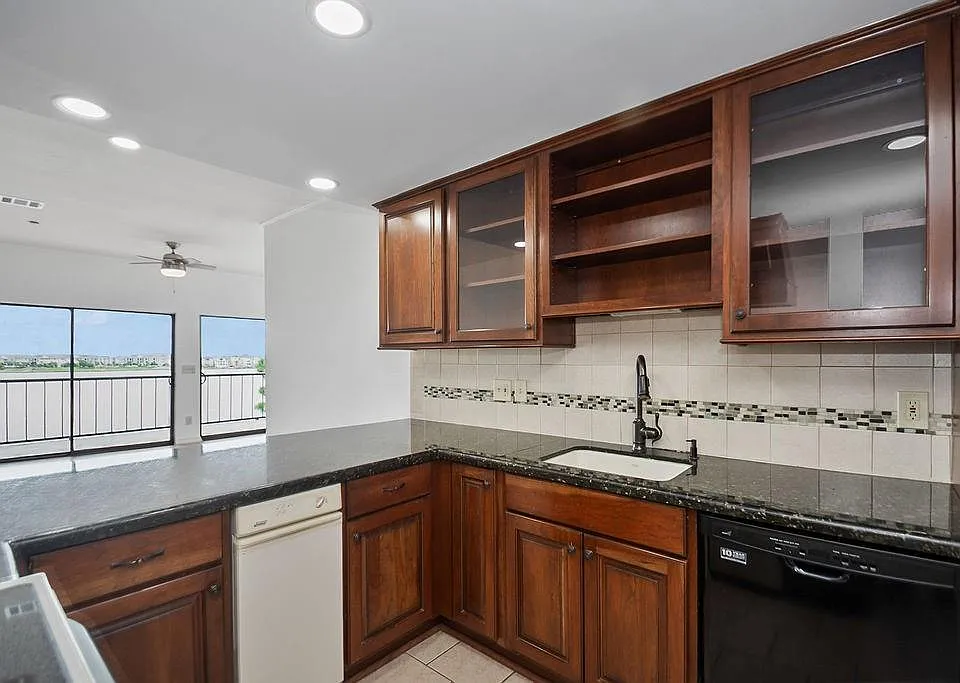401 Lakeside Ln #311