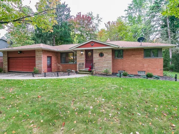 1315 Valley Park Dr, Broadview Heights, OH 44147