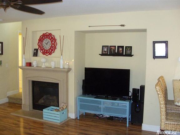 3rd image of 3253 Paumanok Way