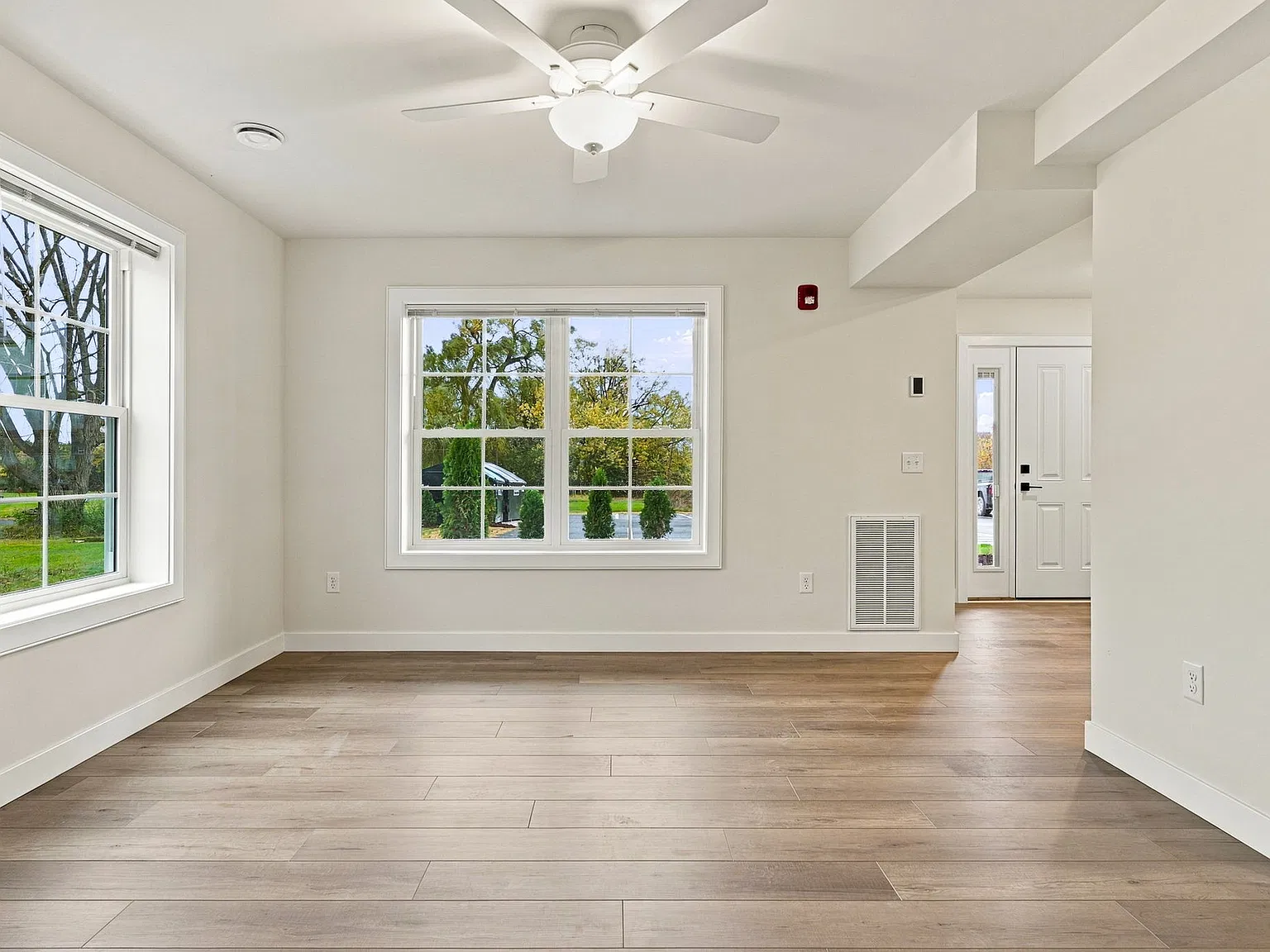 Studio, 450 sqft, $1,450 — Photo 2