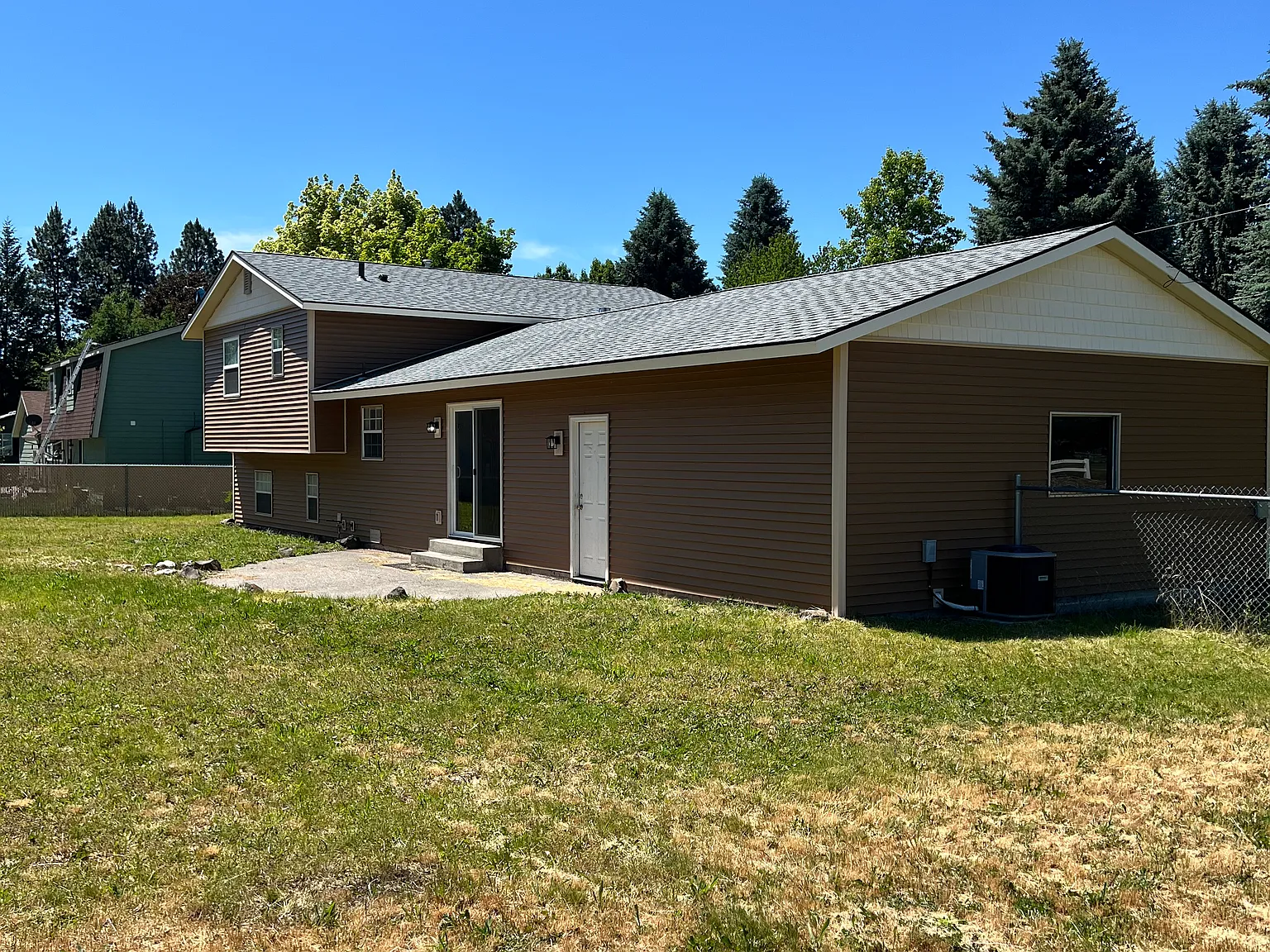 7168 N Colfax St — Photo 2