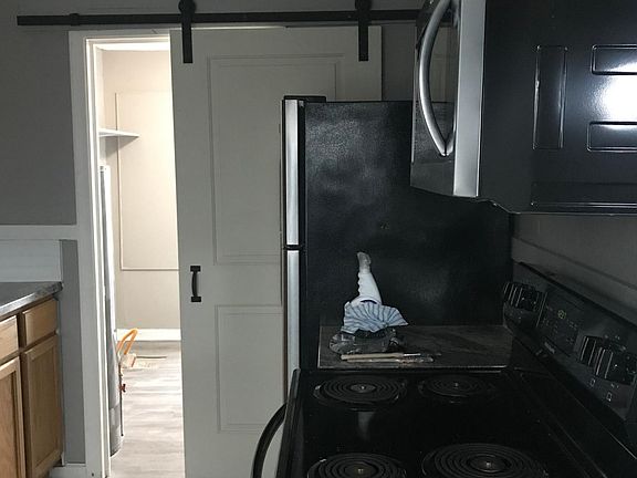 5th image of 315 Russell Ave