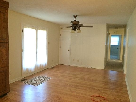 3rd image of 319 Asbury Ct