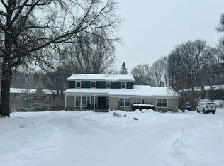 38190 Tralee Trl, Northville, MI 48167