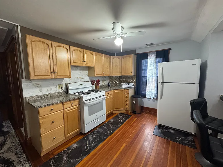 2 Brook St #2 — Photo 7