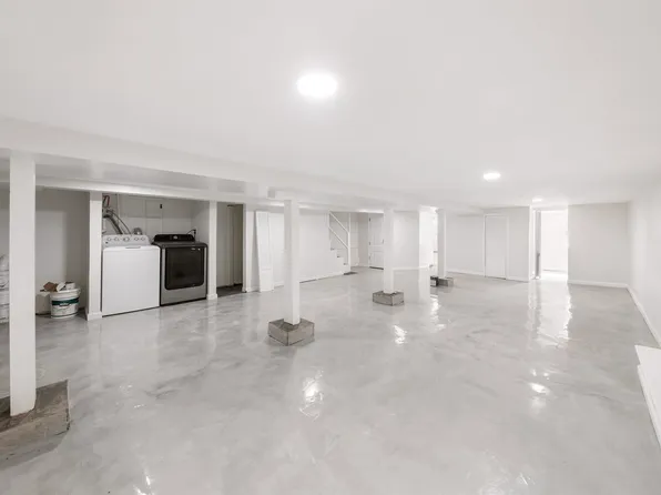 600 67th Street image 7 of 29