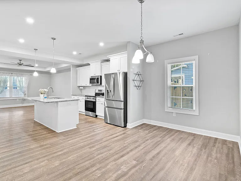807 Thrush Dr — Photo 11