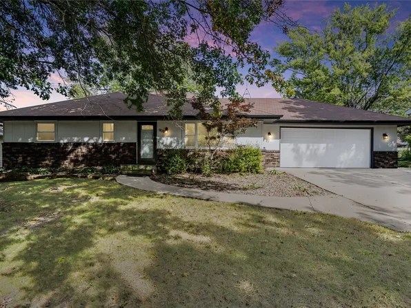 908 Brentwood Dr, Pella, IA 50219