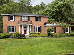 12 Knob Hill Rd, Orchard Park, NY 14127