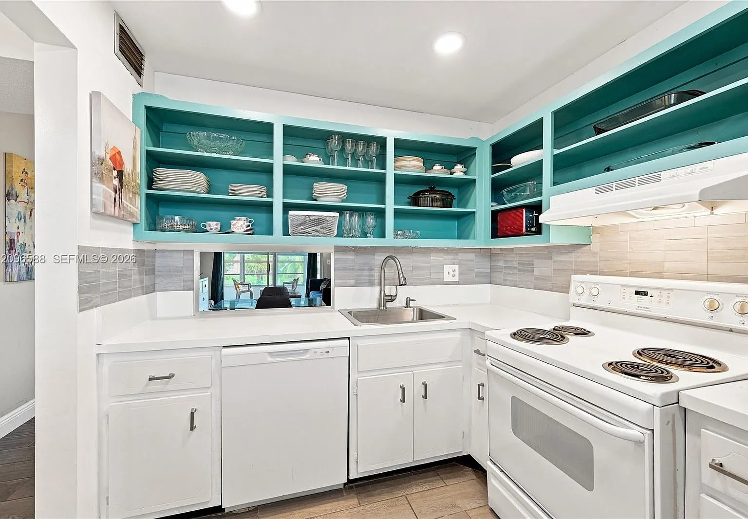 Lauderdale Oaks Condo 4 — Photo 3