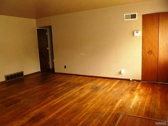 3rd image of 11608 Criterion Ave