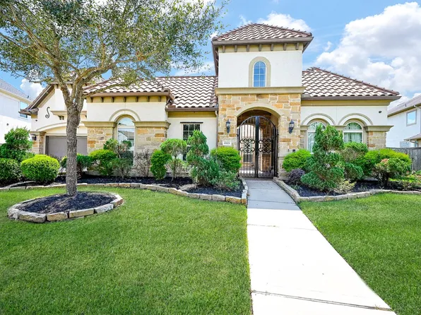 6115 Abercombie Ln, Sugar Land, TX 77479