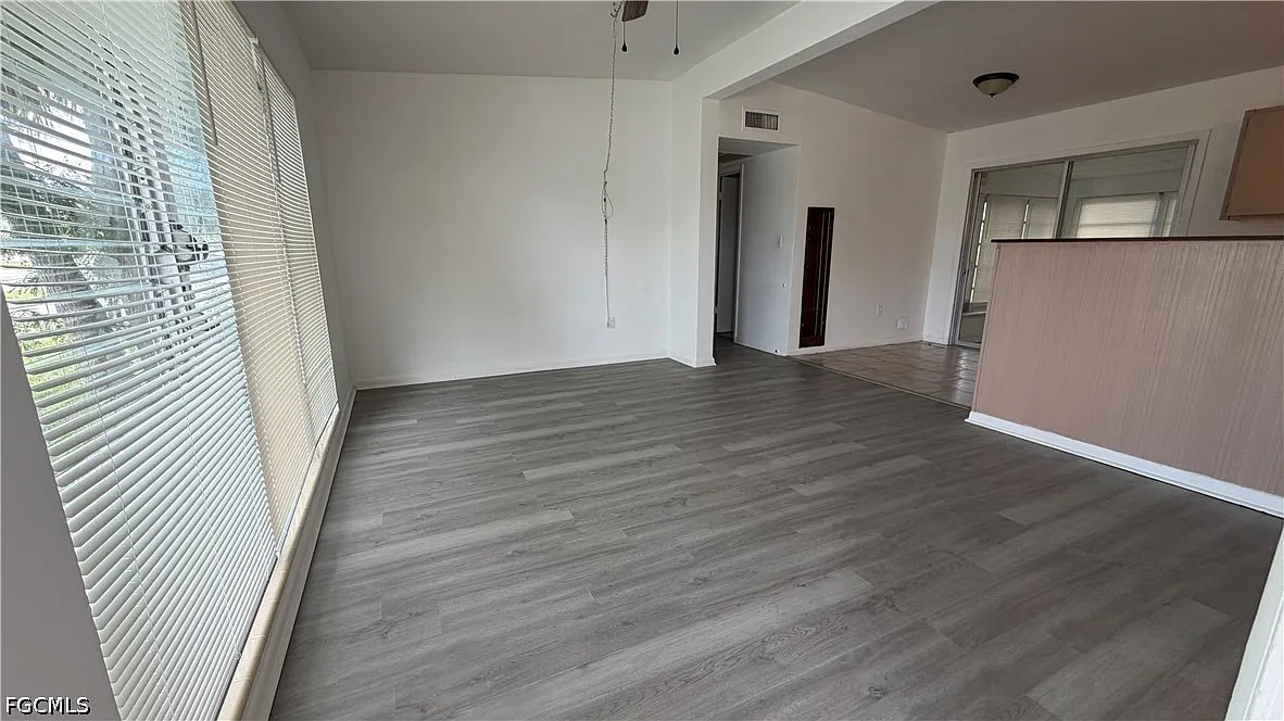 2 bed, 1.0 bath, 1030 sqft, $1,300 — Photo 3