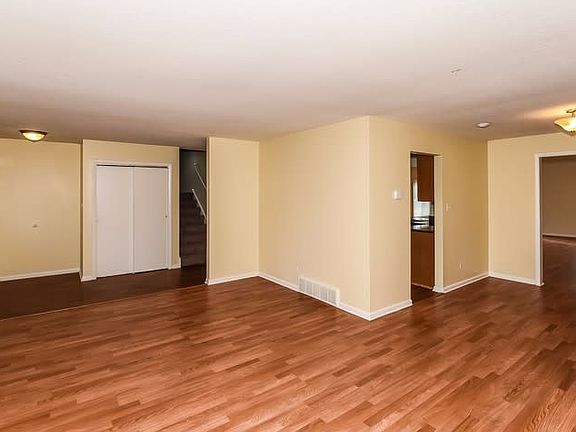 4th image of 4849 East Dr