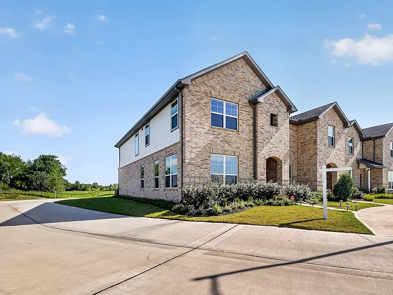 2790 Mariposa Creek Dr — Photo 1