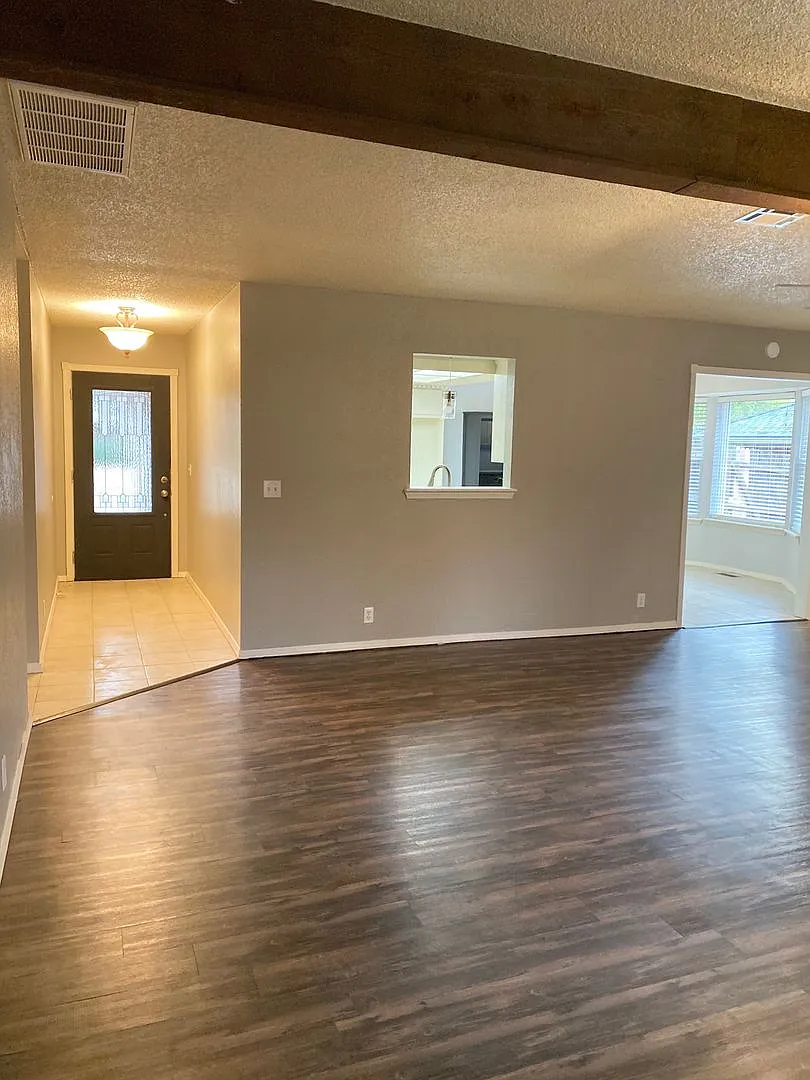 3 bed/2 bath Home Located in Edmond — Photo 3