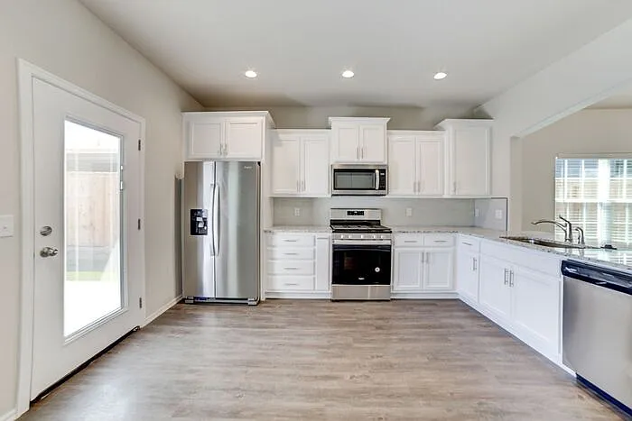 7724 S Chestnut Ave — Photo 13