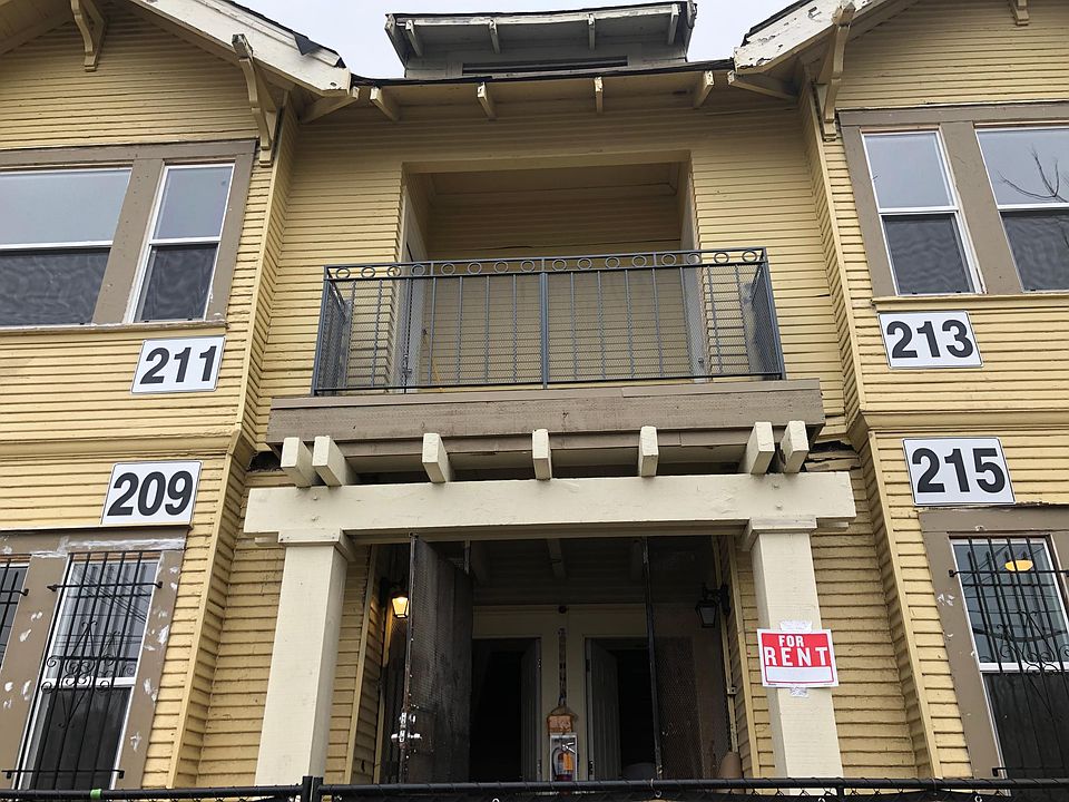 1st image of 215 E Park St