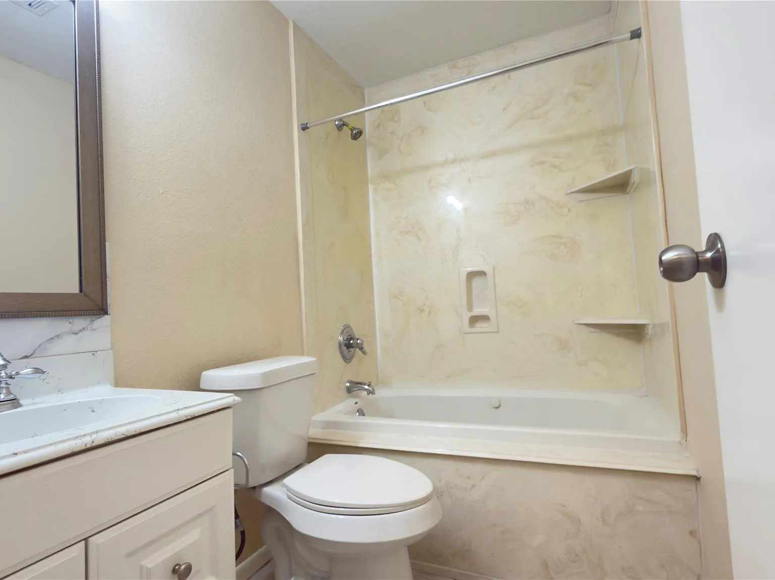 2 bed, 1.0 bath, 810 sqft, $1,500 — Photo 4