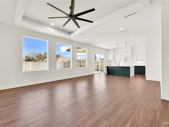 3rd image of 2508 Zinnia St