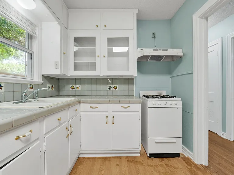 317 Frost St — Photo 11