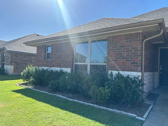 3 bed, 1733 sqft, $2,200 — Photo 3