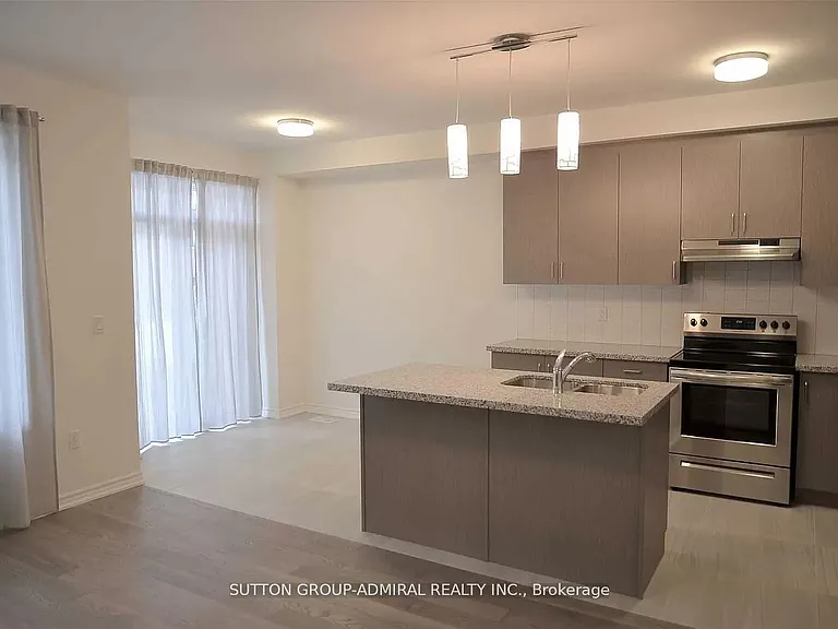 1475 Blackmore St — Photo 5