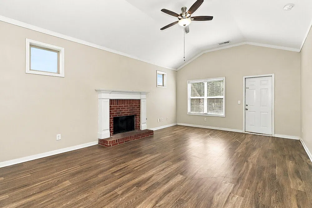 3 bed, 2.0 bath, 1406 sqft, $1,935 — Photo 4