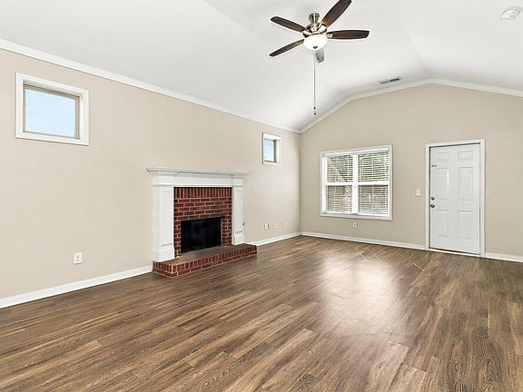 4th image of 28 Rosen St