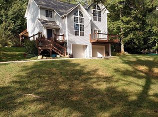 1283 Johns Branch Rd, Gatlinburg, TN 37738