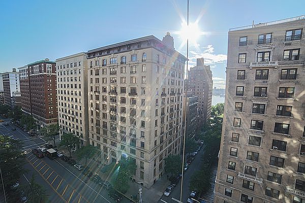 1st image of 900 W End Ave APT 9B