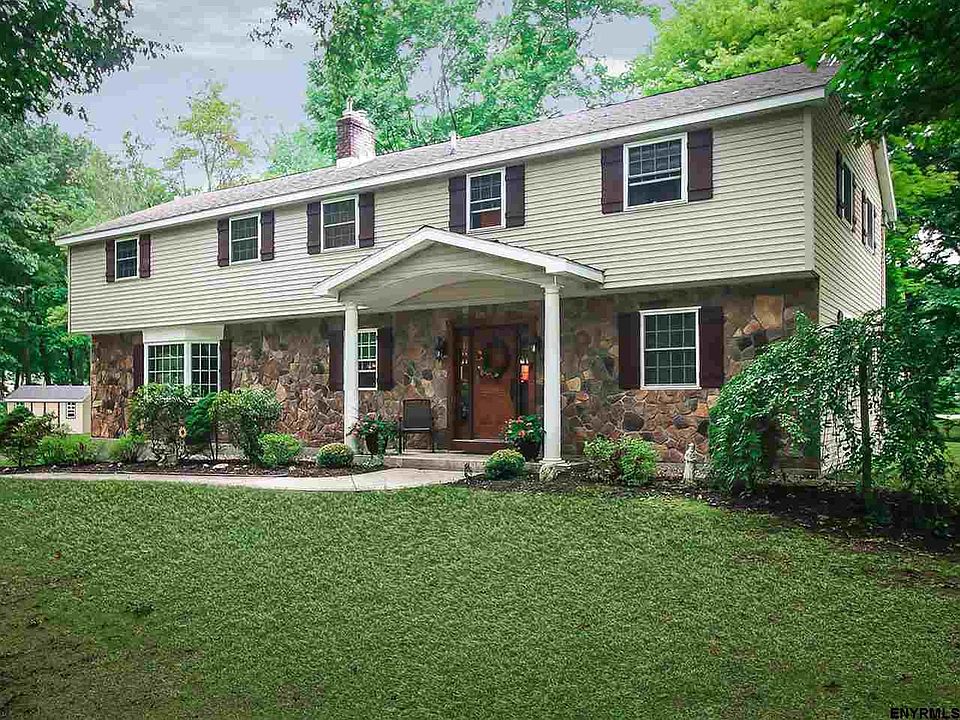1st image of 8 Silver Maple Dr