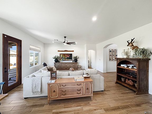 3rd image of 3369 W 36th St
