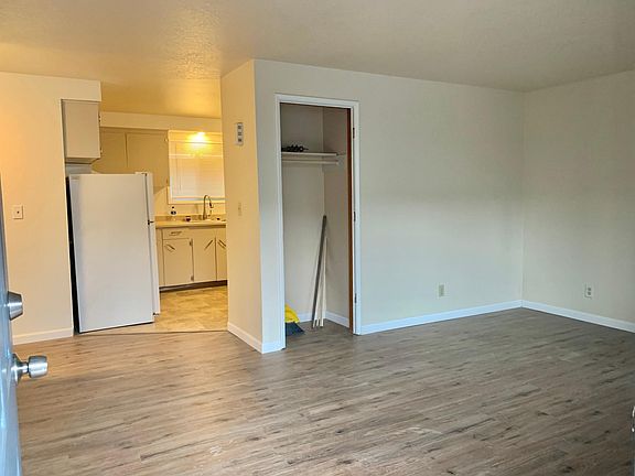 4th image of 616 SE 14th Ave