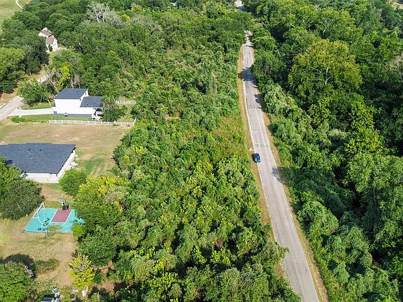 4th image of 931 E Riverside Dr