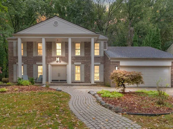 18500 Mayfield St, Livonia, MI 48152